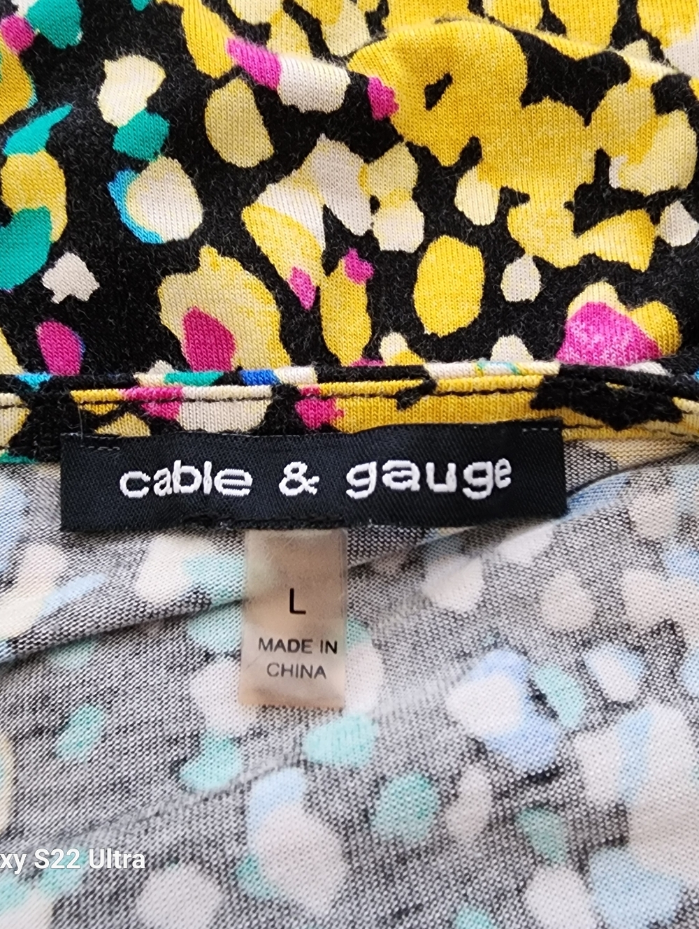 Cable & Gauge black multicolor v-neck twist-front short sleeve top sz lrg - Picture 10 of 13